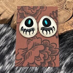 1980s Native American NAVAJO Sterling Silver & Turquoise Bear Paw Post Earrings